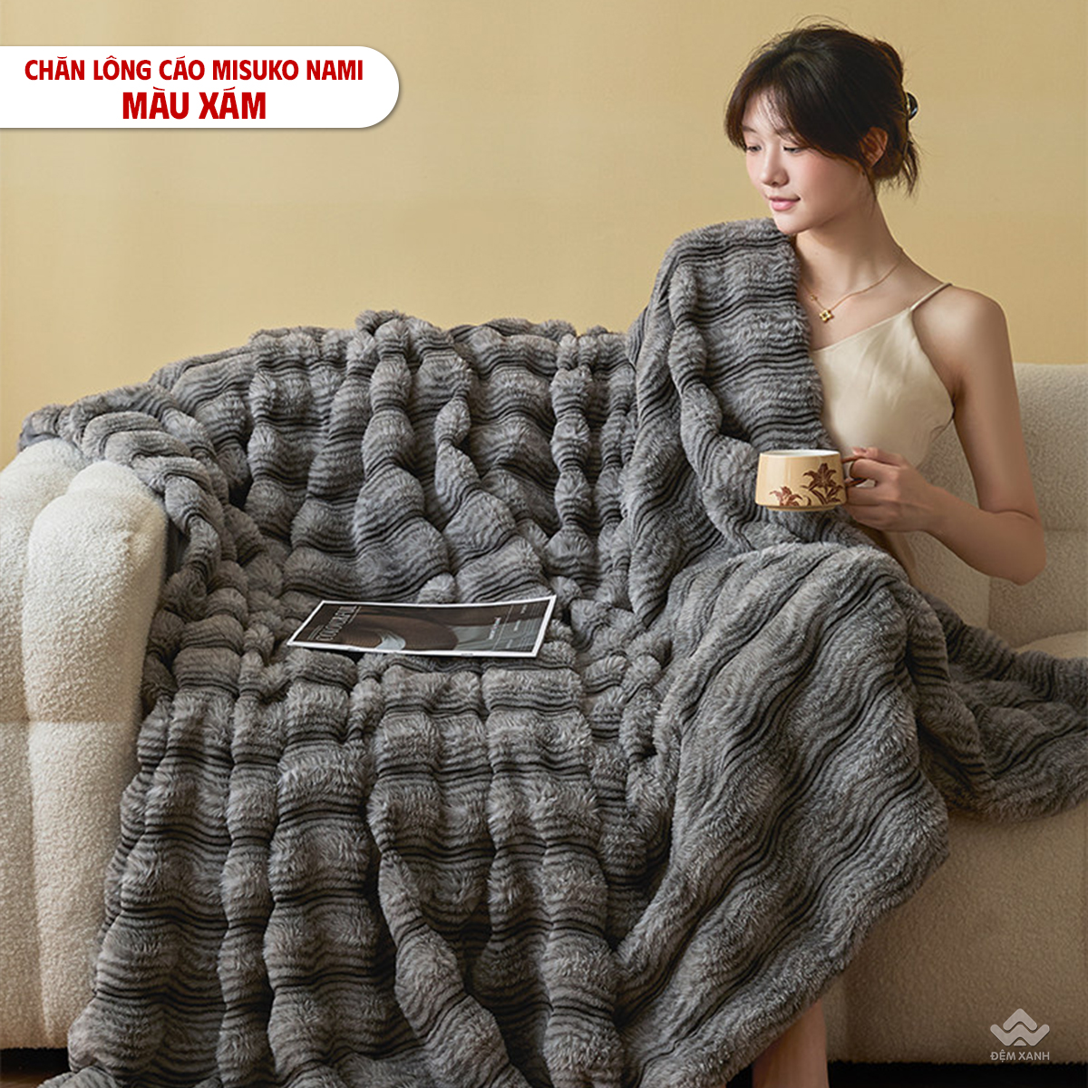 Chăn lông cáo nhân tạo Misuko Nami được làm từ lông cáo nhân tạo cao cấp mềm mịn và giữ nhiệt tốt