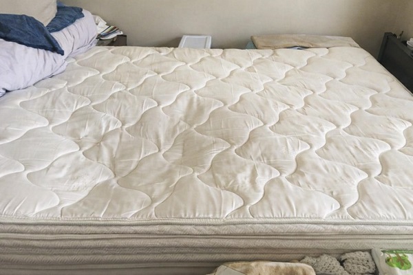 Đệm bông ép bị xẹp lún là tình trạng phổ biến xảy ra sau thời gian dài sử dụng