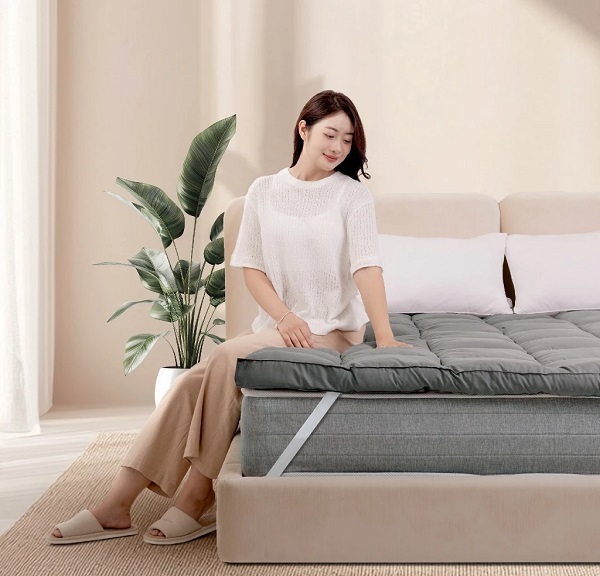 Trải topper lên trên đệm giúp khắc phục hiệu quả tình trạng đệm bông ép bị xẹp lún