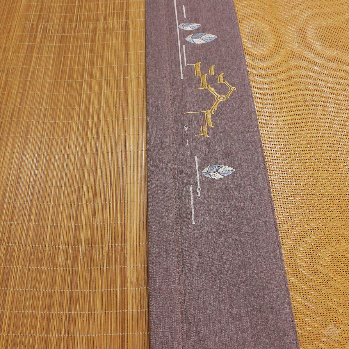 Chiếu trúc thanh Tamashi bốn mùa mặt dưới mây vàng