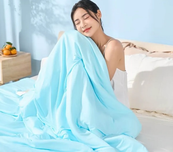 Chăn lạnh mang lại cảm giác mát mẻ, dễ chịu