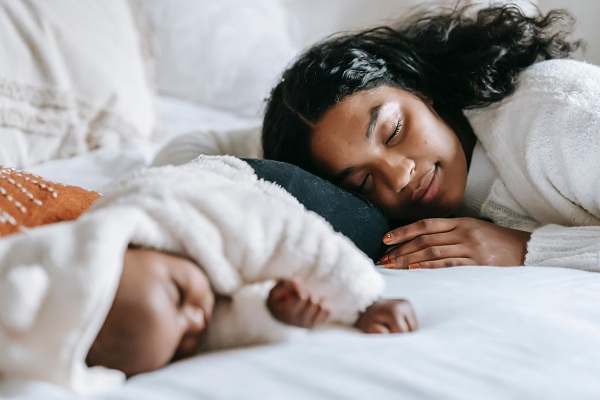 mẹo ngủ ngon cho người lần đầu làm cha mẹ