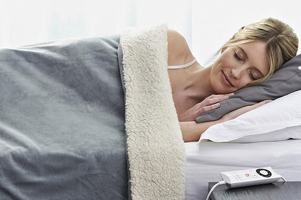Hơi ấm từ chăn đệm điện giúp giữ ấm cơ thể vào mùa lạnh