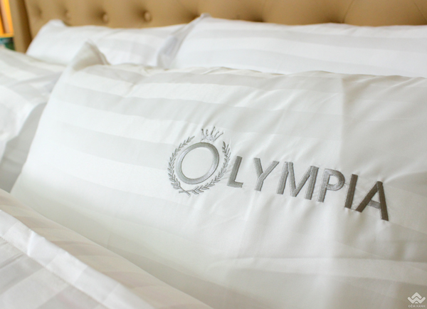Chăn ga gối khách sạn Olympia cotton lụa 7 món OCL7M08 màu trắng