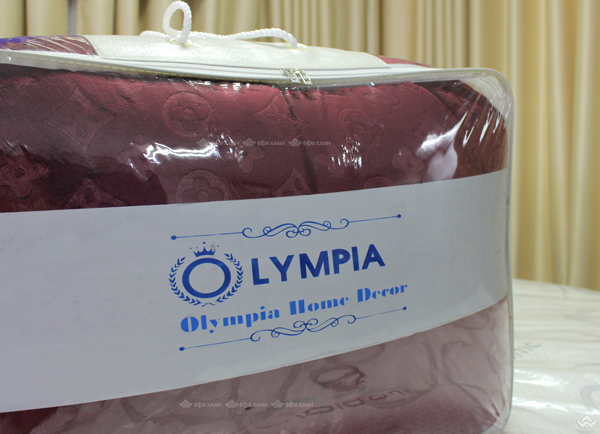 Chăn lông cừu xuất khẩu Olympia vân chìm màu đỏ rượu